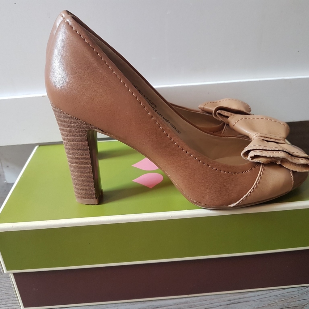 Retro styled heels - Picture 2 of 2